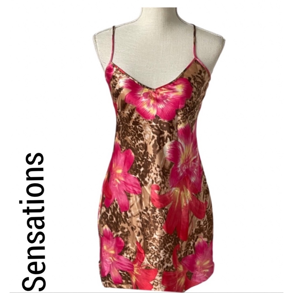 Sensations Floral chemise Size medium